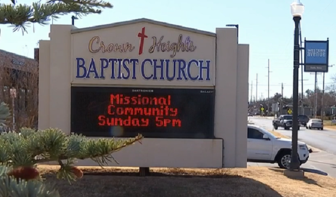Unos sinvergüenzas se llevan un trailer de la iglesia de OKC.